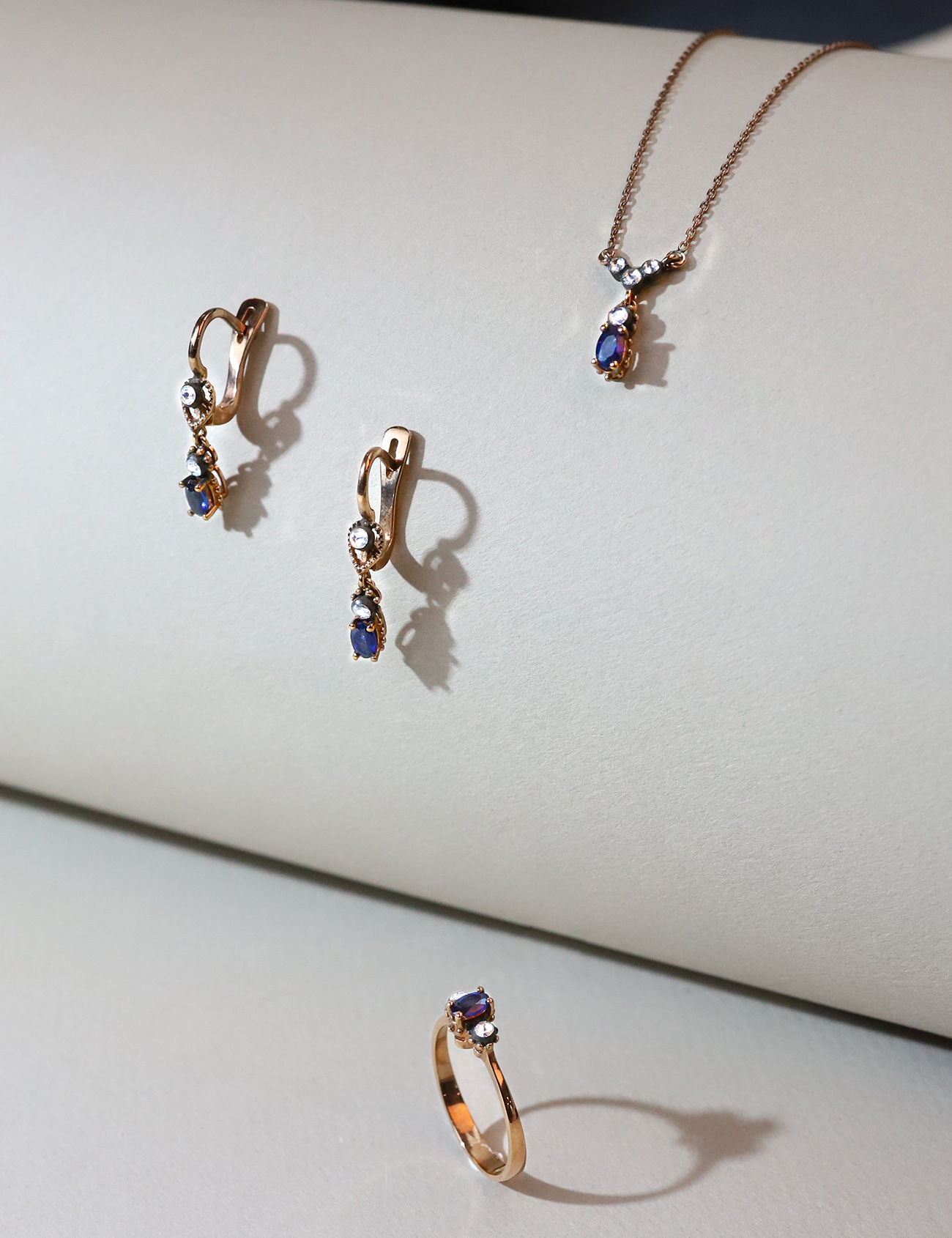 0.30 Carat Diamond Sapphire Fancy Necklace Secondary image