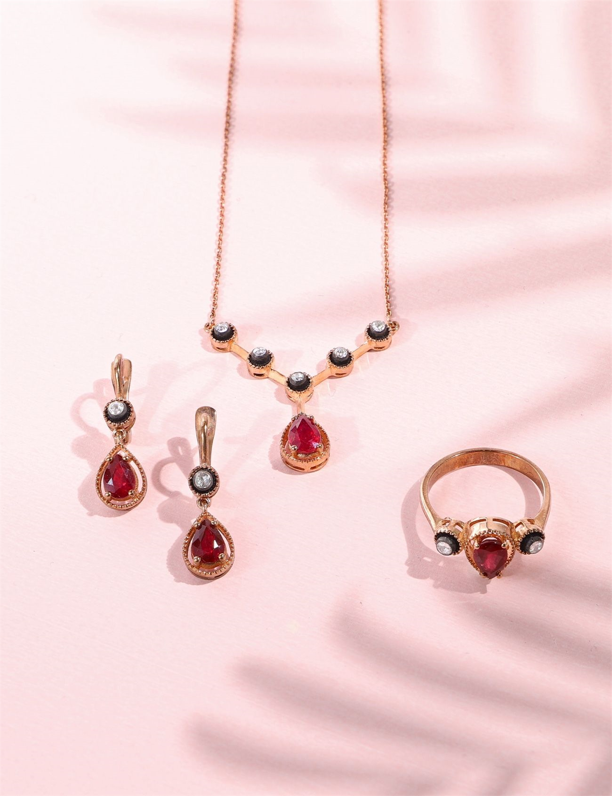 Diamond Ruby Set Main image