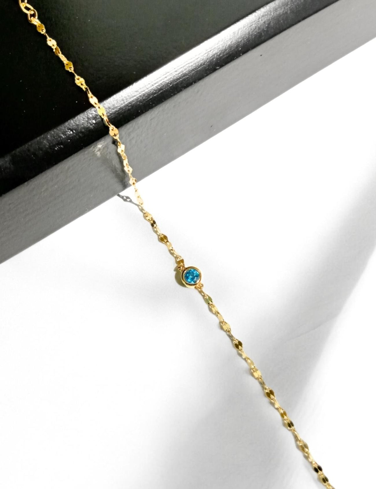 Round Turquoise Stone-Set Gold Bracelet