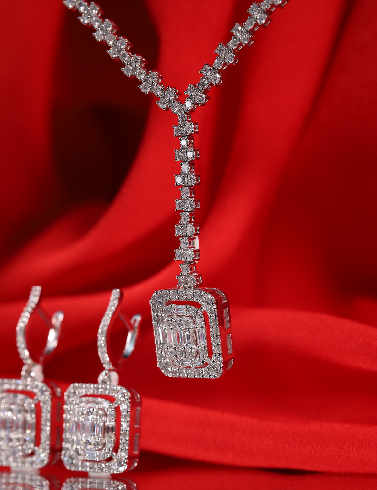 1.92 Carat Baguette Diamond Necklace