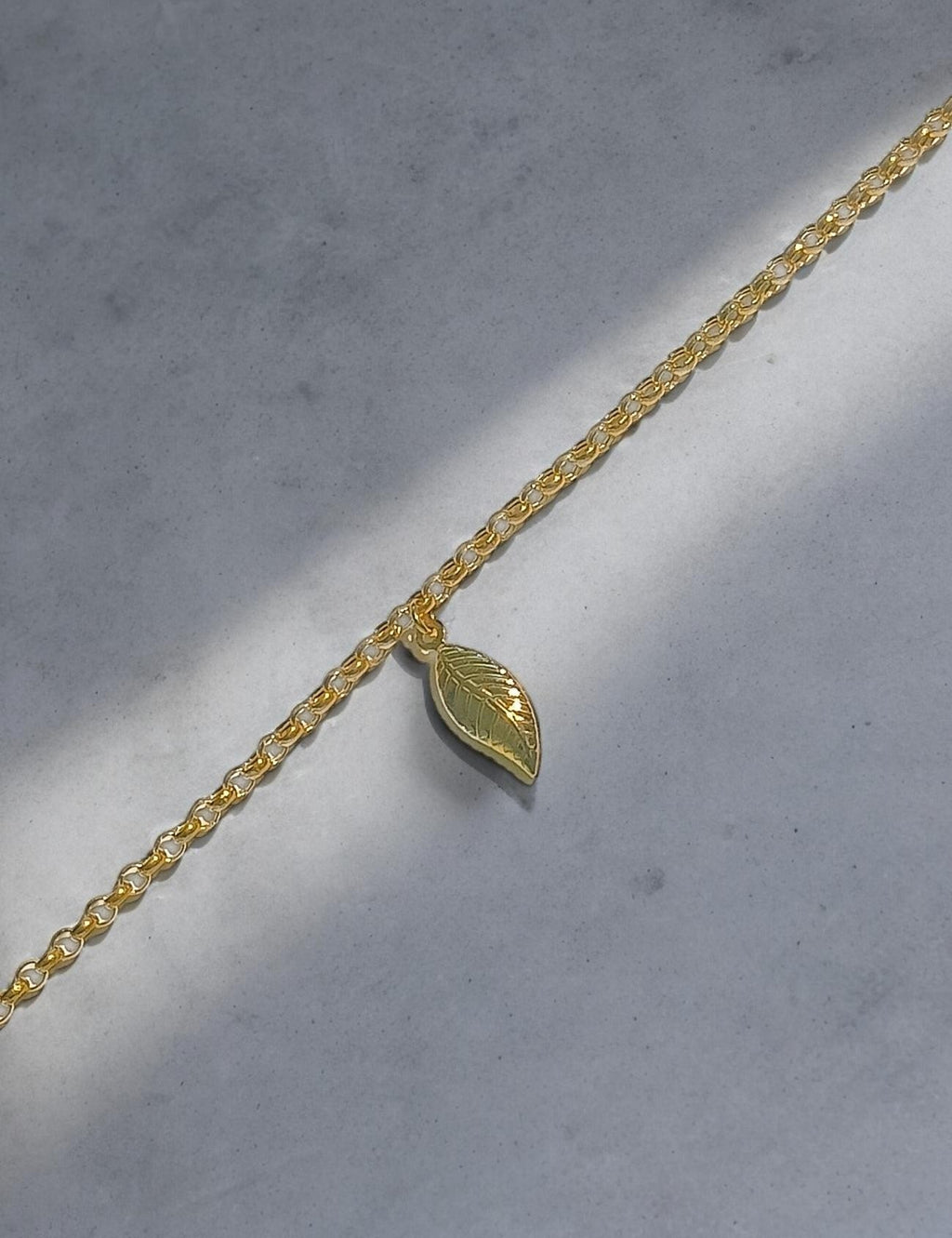 Leaf Motif 8K Gold Bracelet