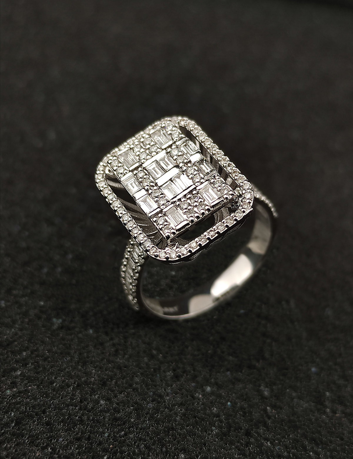 0.97 Carat Baguette Diamond Ring Main image