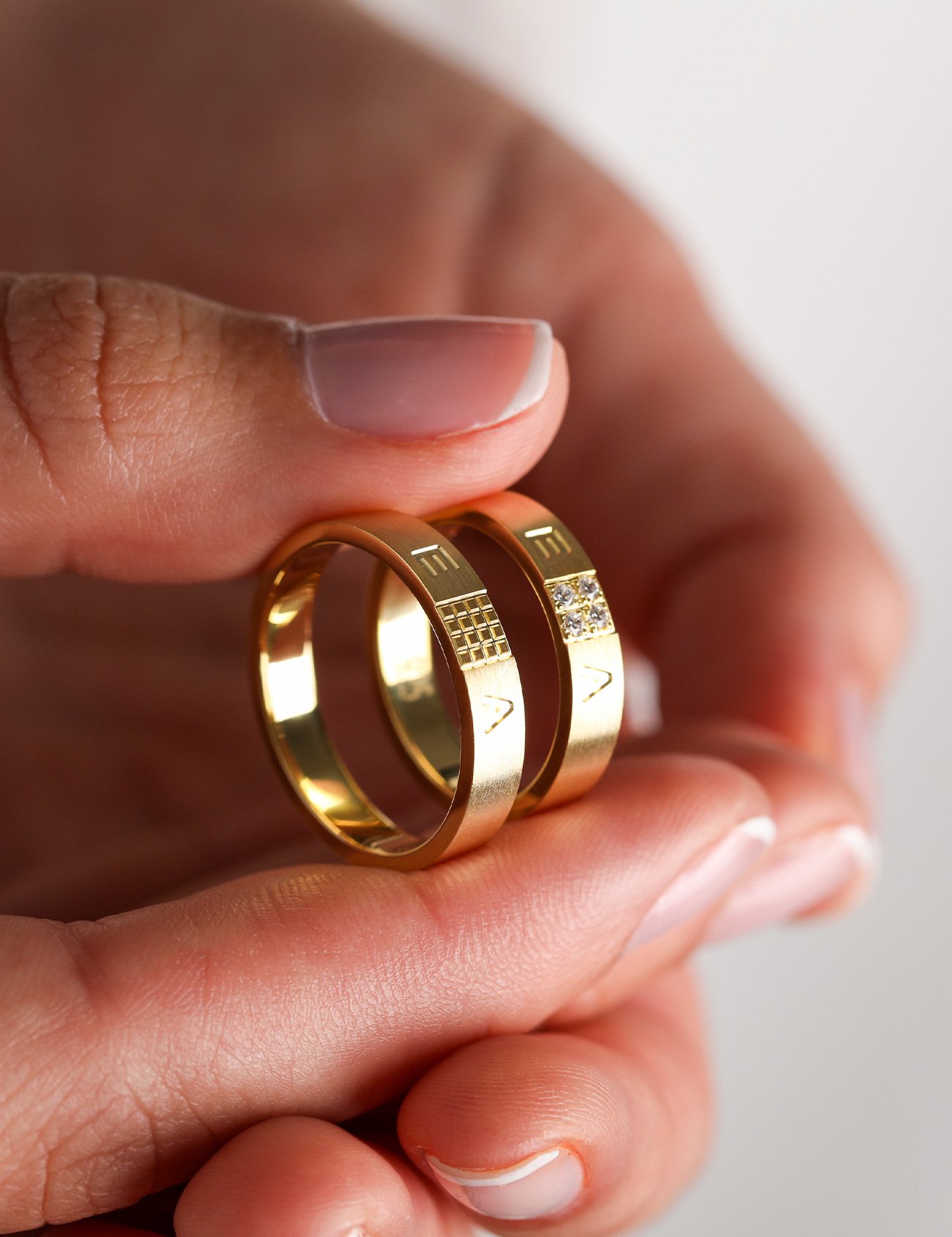 Yellow Gold Wedding Band 4mm Secondary image