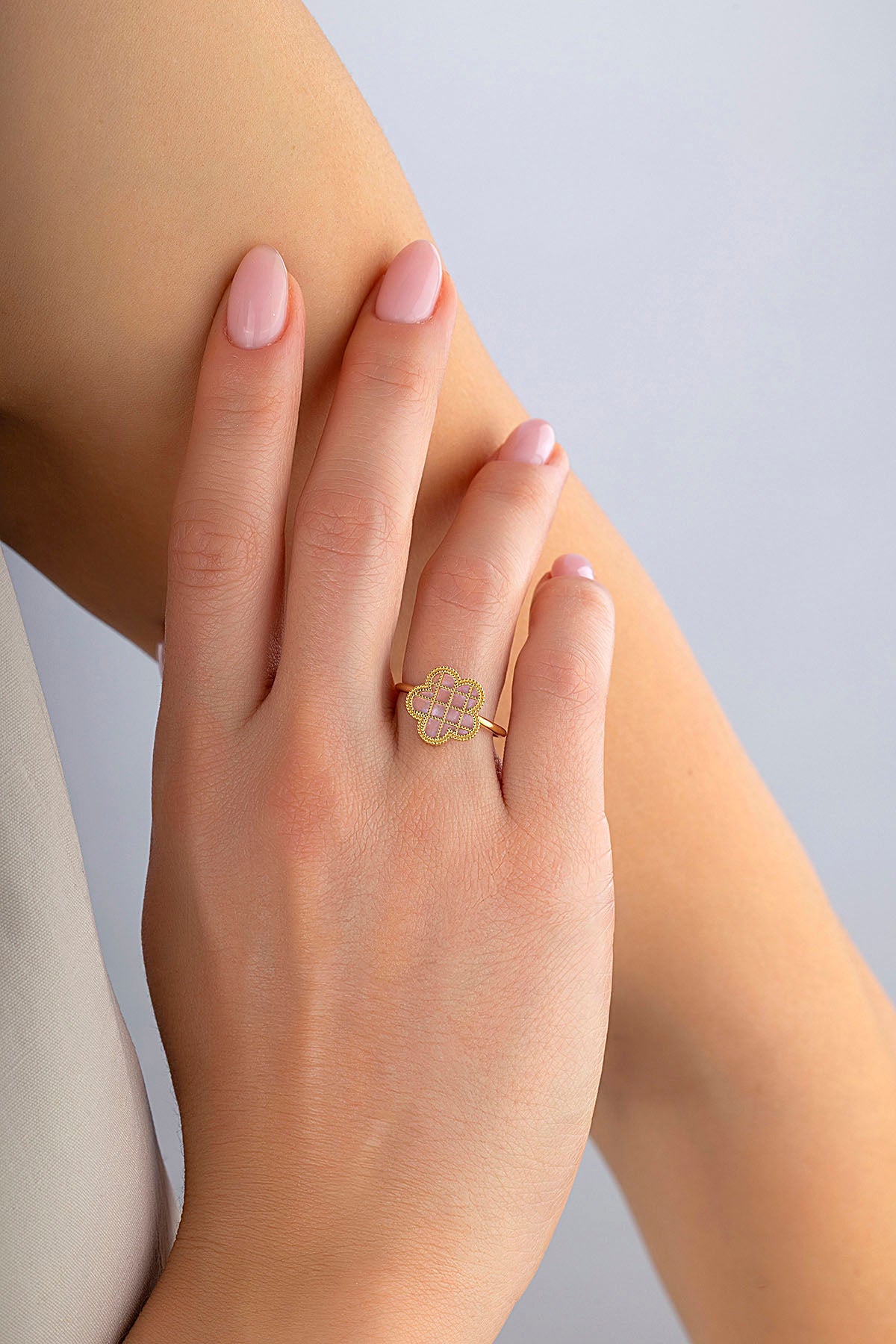 Pink Mother-of-Pearl Floral Italian Gold Ring