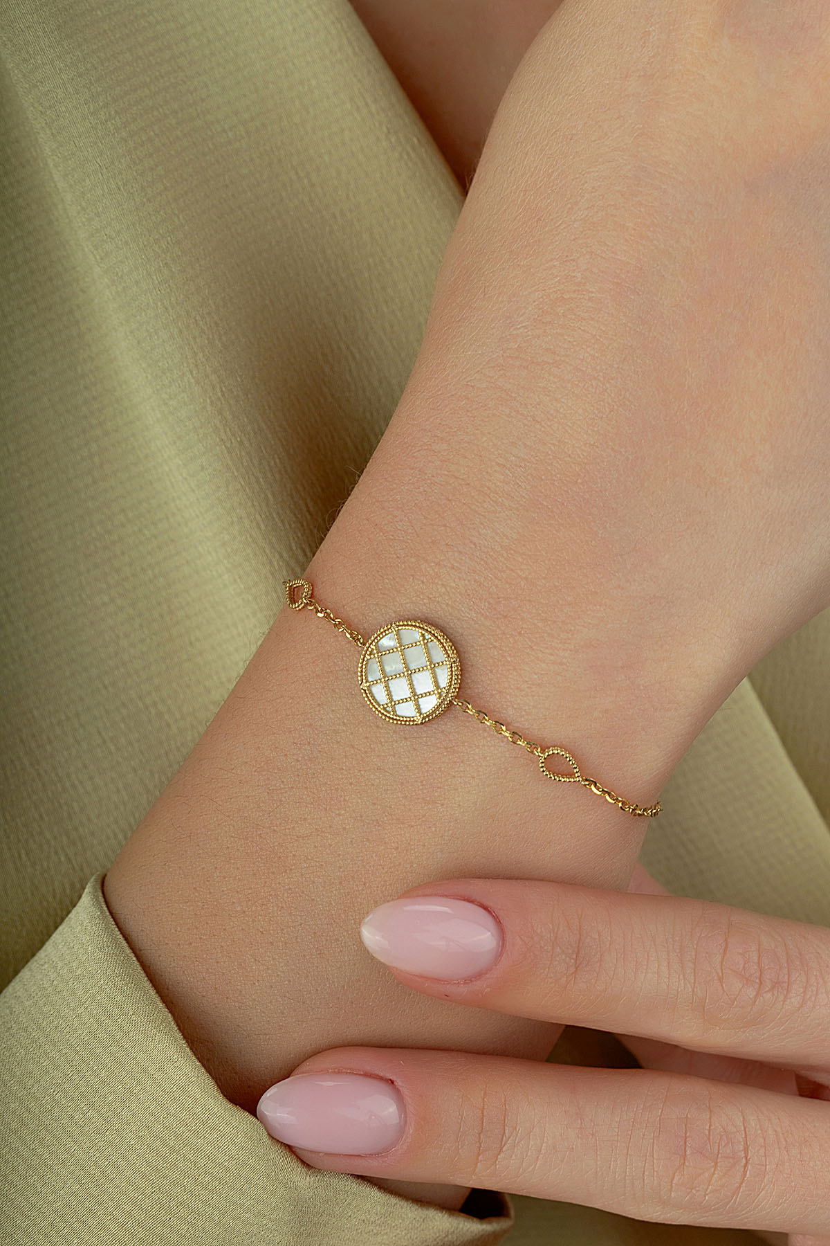 Reversible Gray White Mother-of-Pearl Gold Bracelet Main image