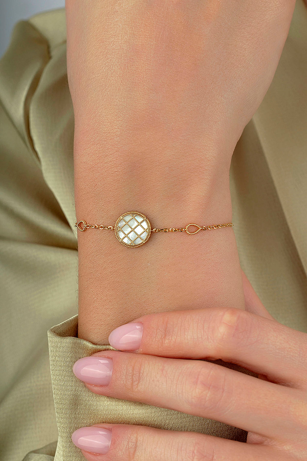 Reversible Gray White Mother-of-Pearl Gold Bracelet