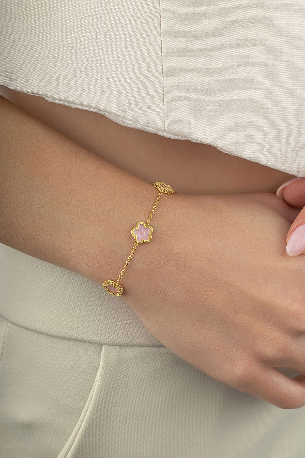 Reversible Pink White Mother-of-Pearl 3 Floral Gold Bracelet Secondary image