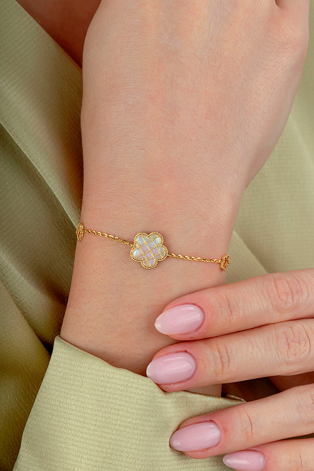 Reversible Gray White Mother-of-Pearl Floral Gold Bracelet