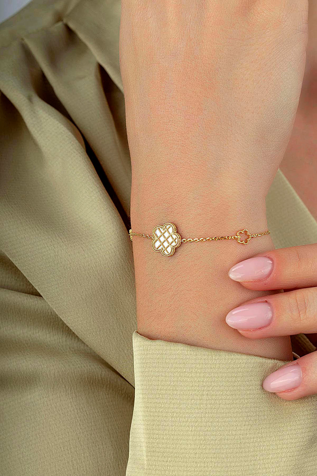 Reversible Gray White Mother-of-Pearl Floral Gold Bracelet