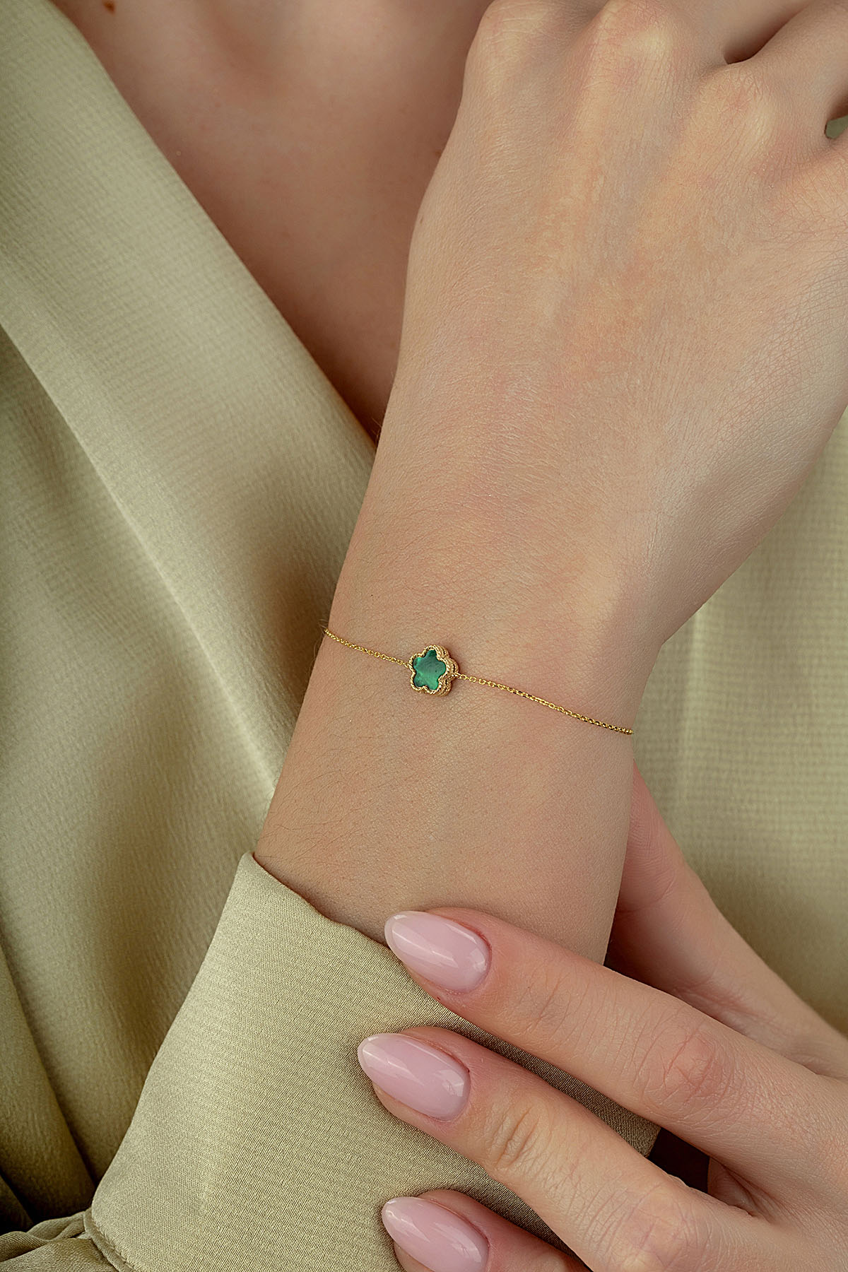 Reversible Green Mother-of-Pearl Floral Gold Bracelet Main image