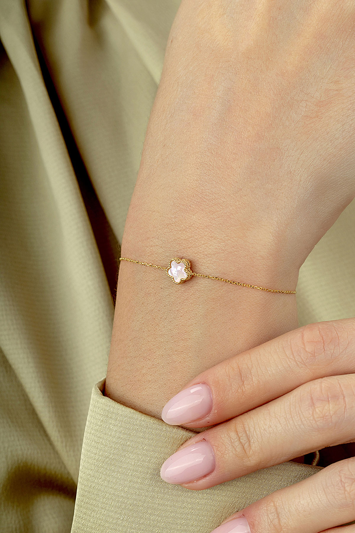 Reversible Pink Mother-of-Pearl Floral Gold Bracelet Main image