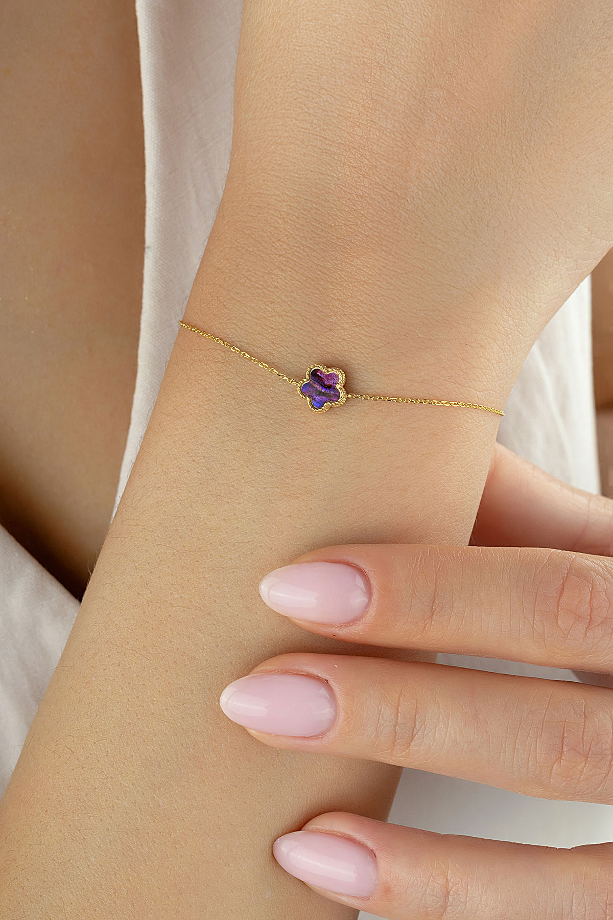 Reversible Purple White Mother-of-Pearl Floral Gold Bracelet Secondary image