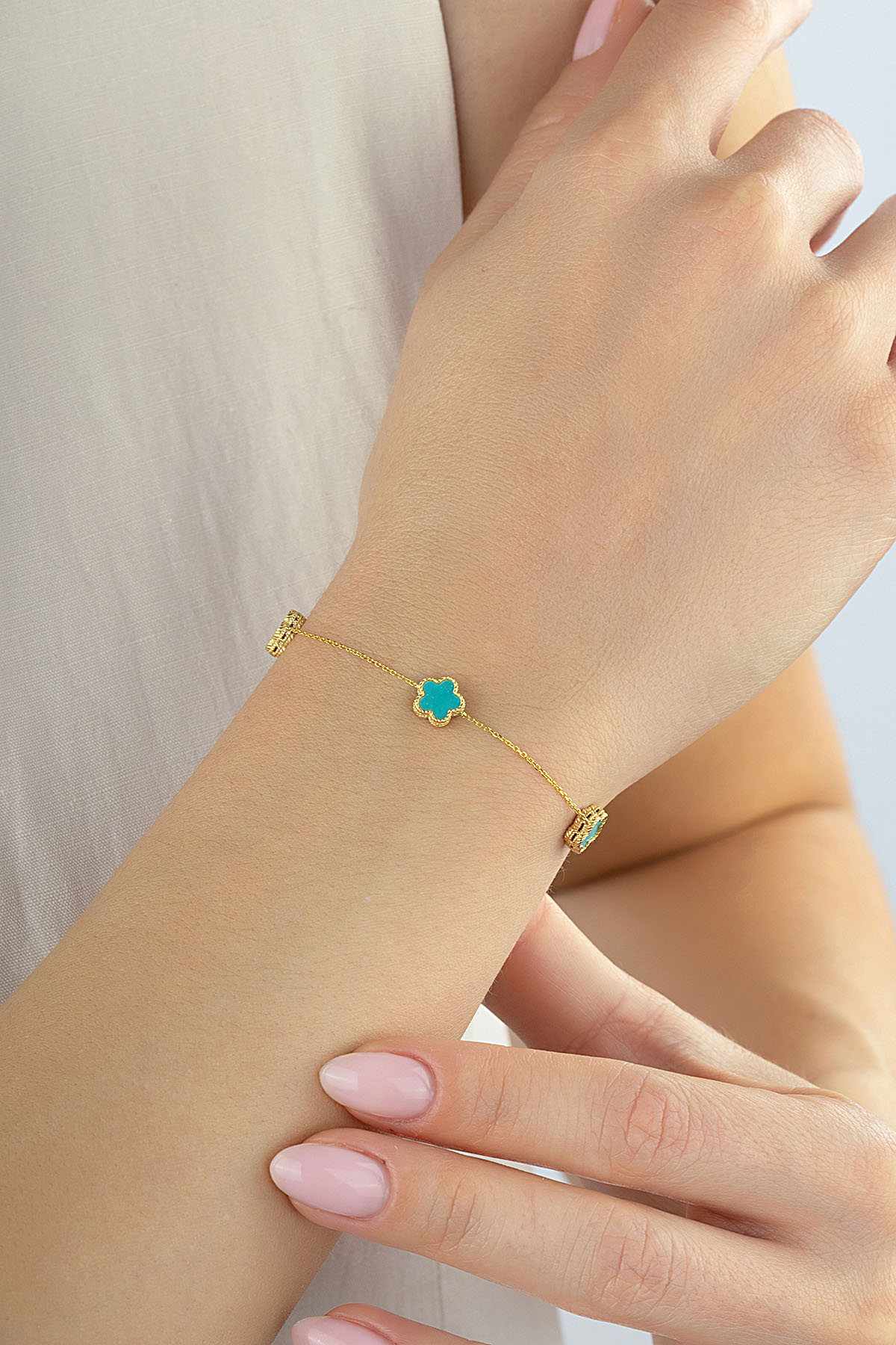 Reversible Turquoise White Mother-of-Pearl Wide 3 Floral Gold Bracelet Main image
