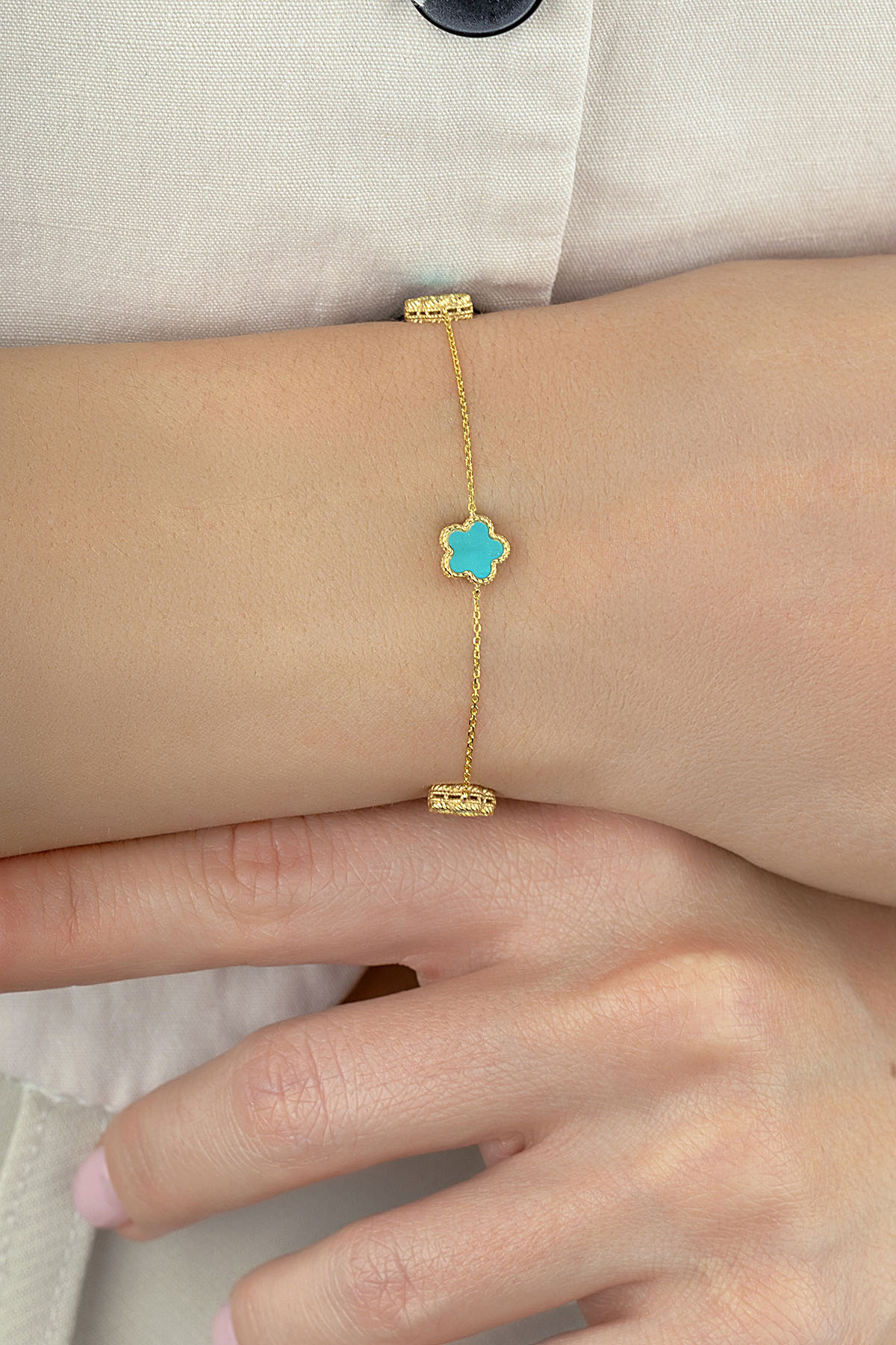 Reversible Turquoise White Mother-of-Pearl Wide 3 Floral Gold Bracelet Secondary image