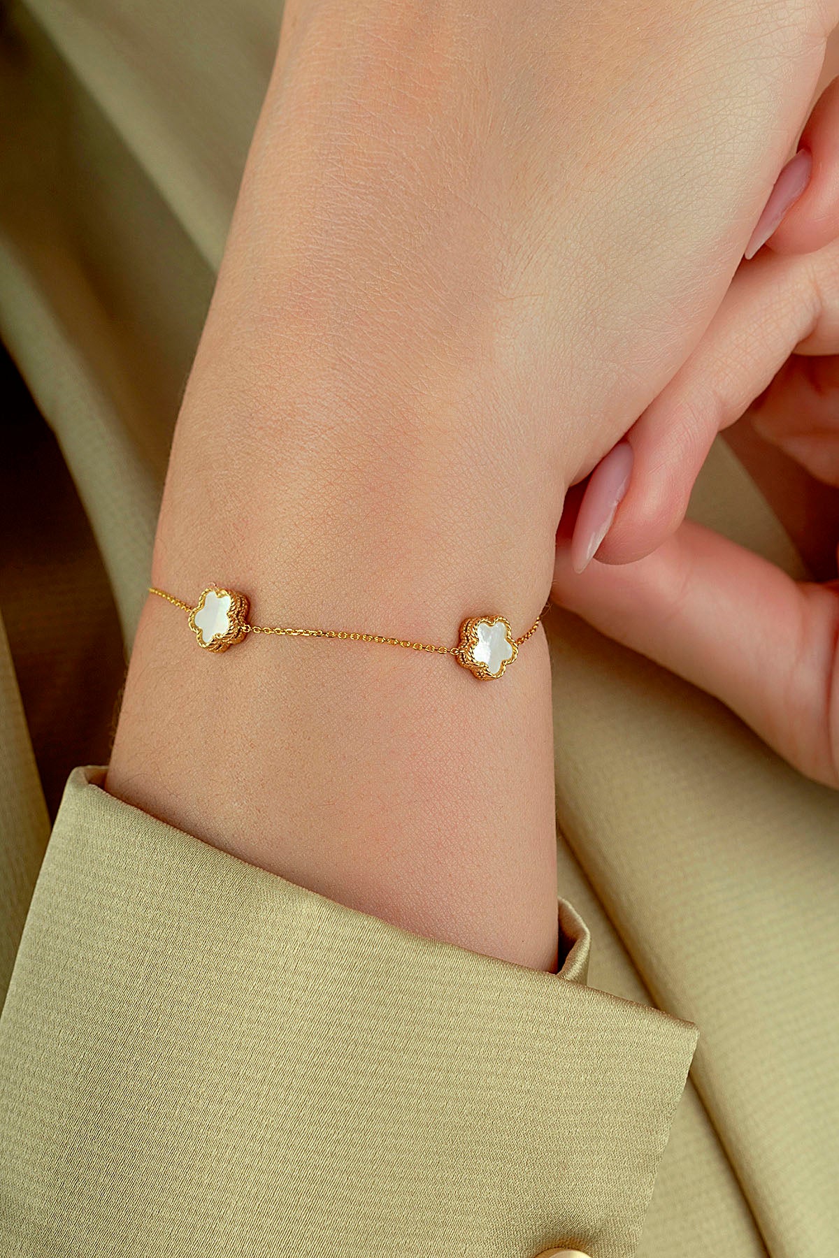 Reversible Green White Mother-of-Pearl Wide 3 Floral Gold Bracelet