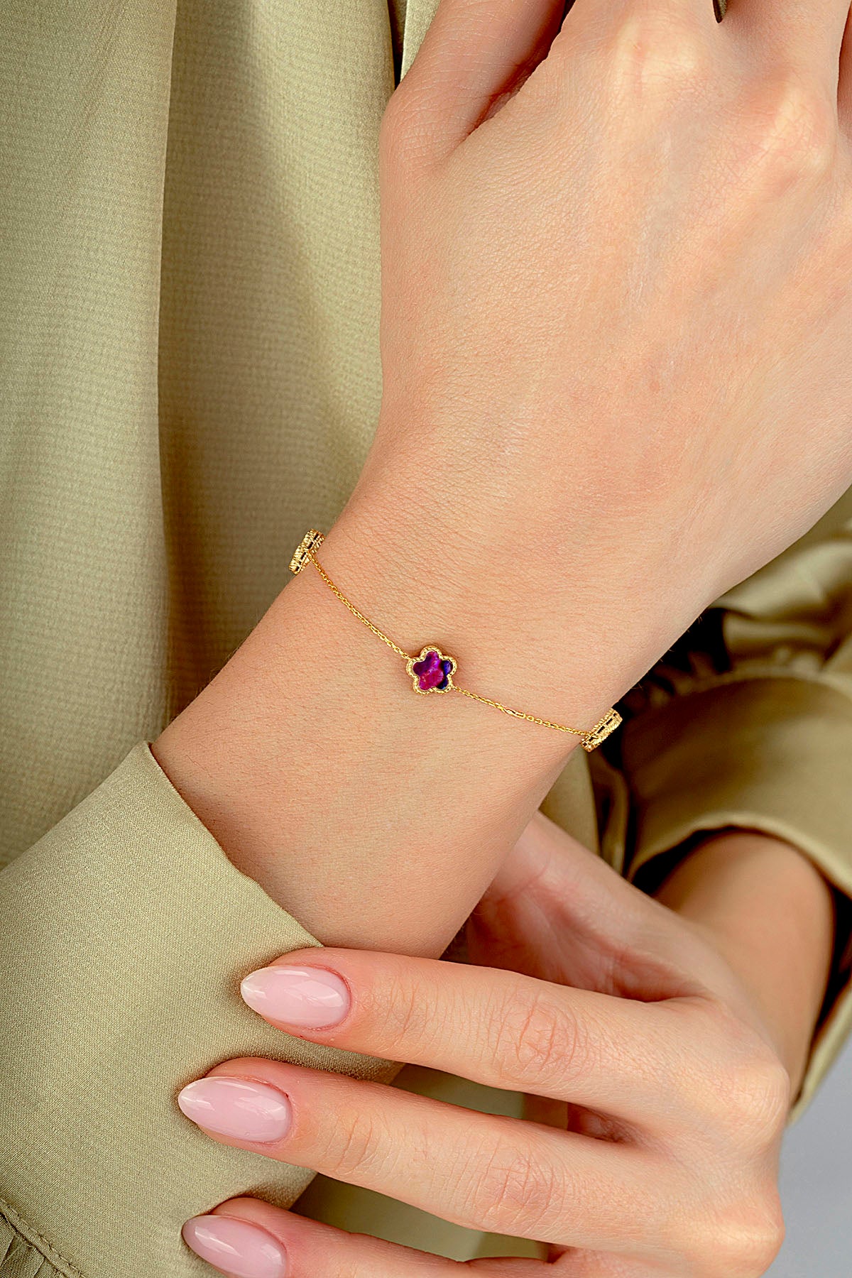 Reversible Purple White Mother-of-Pearl Wide 3 Floral Gold Bracelet