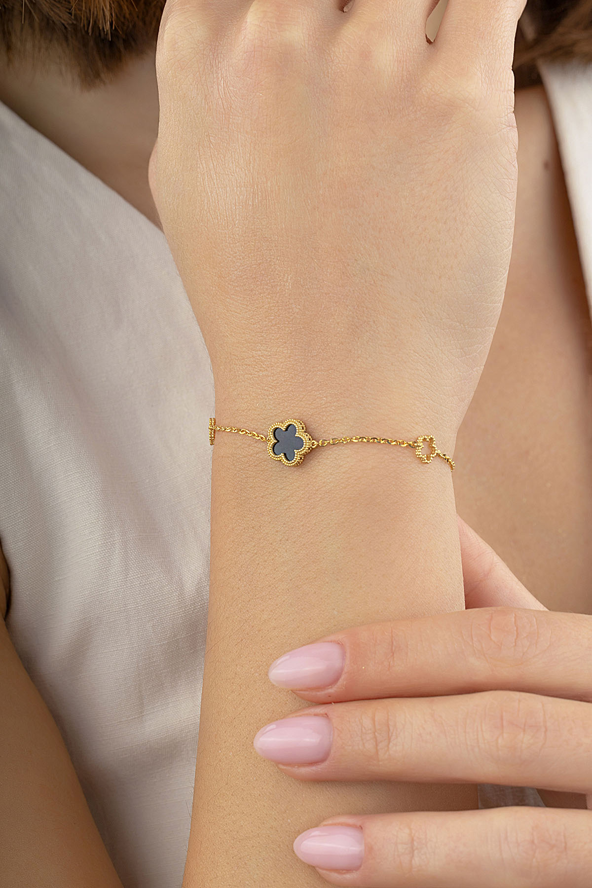 Reversible Black White Mother-of-Pearl Floral Gold Bracelet Secondary image
