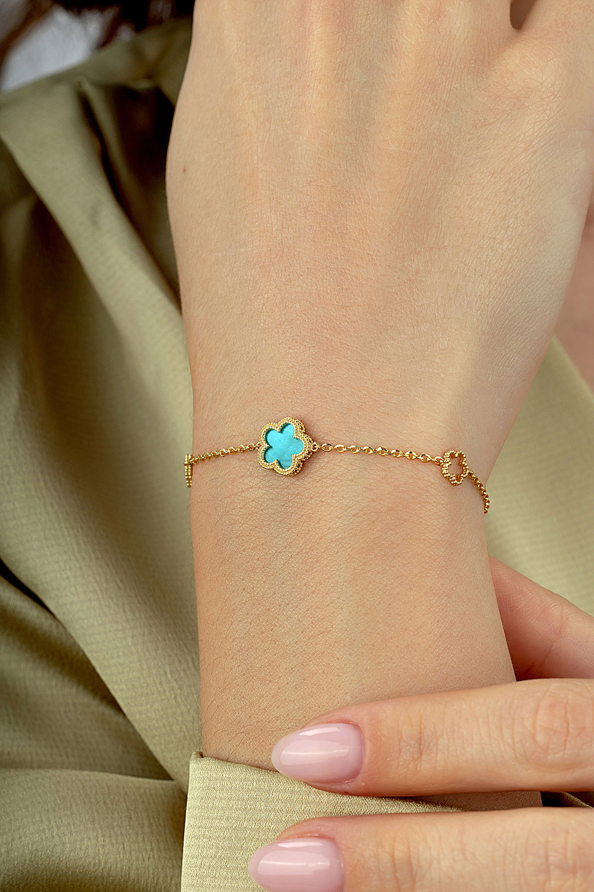 Reversible Turquoise White Mother-of-Pearl Floral Gold Bracelet Secondary image