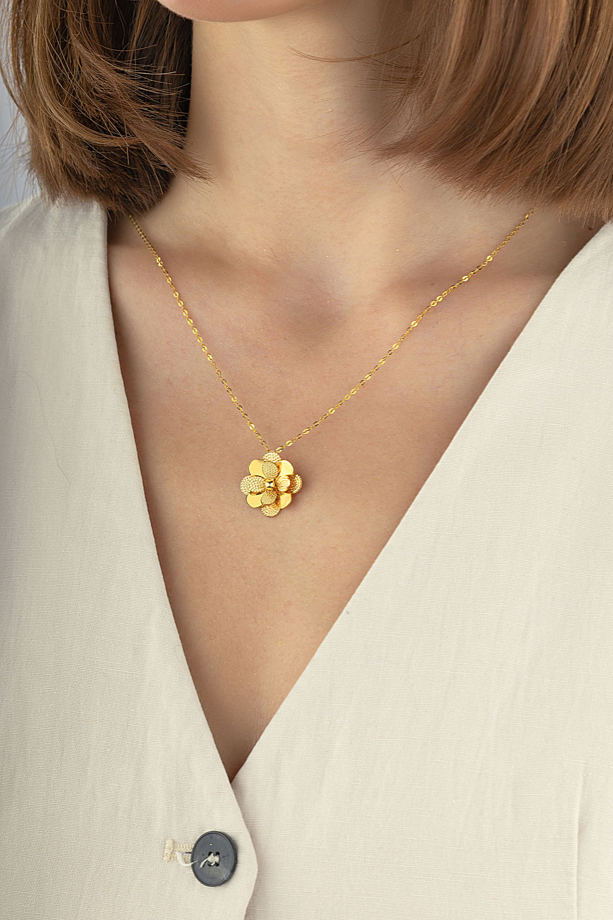 Italian Design Floral Gold Necklace Secondary image