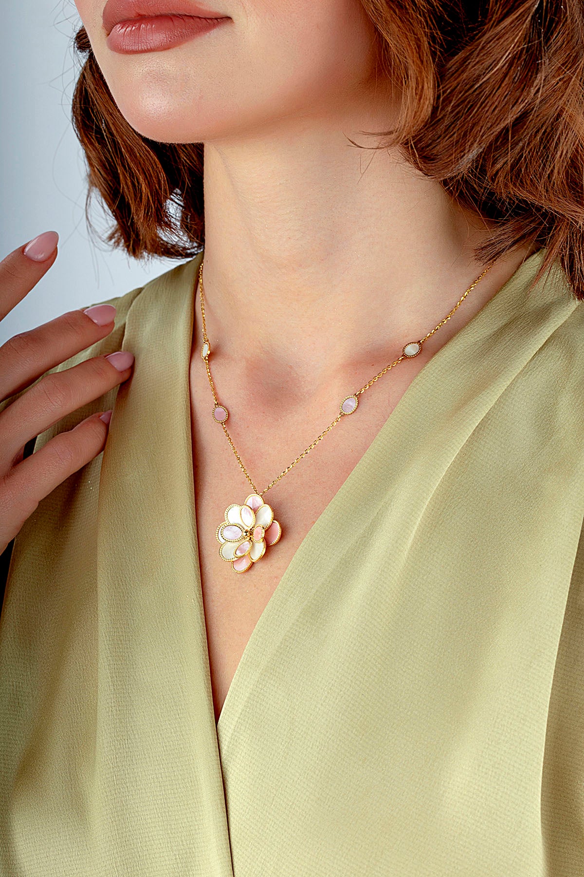 Pink White Mother-of-Pearl Modern Floral Gold Necklace