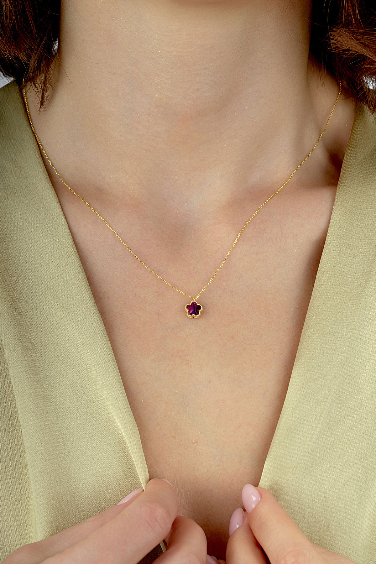 Reversible Purple White Mother-of-Pearl Small Floral Gold Necklace Secondary image