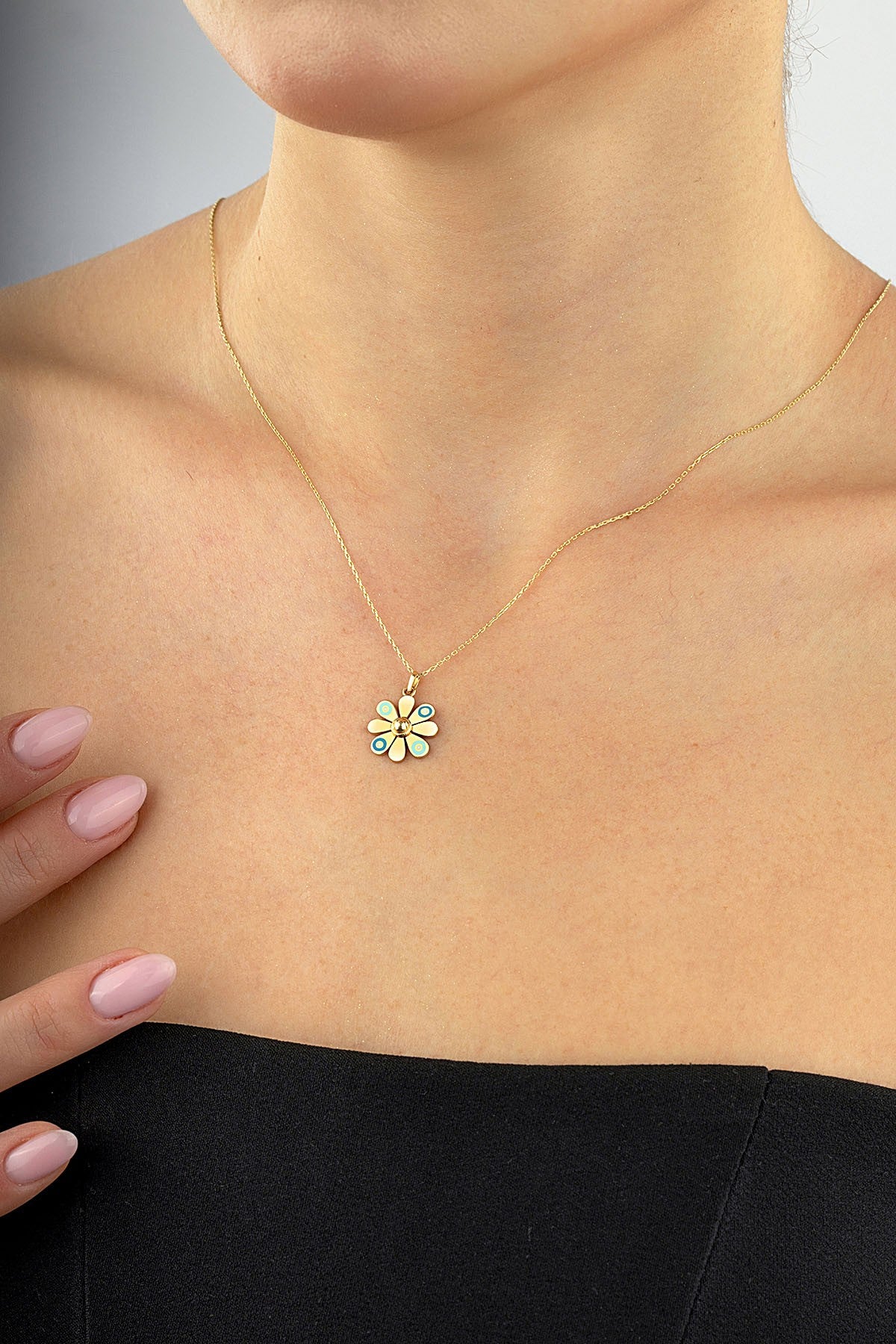 14K Leaf Motif Gold Necklace