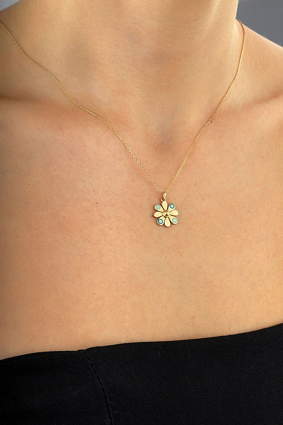 14K Leaf Motif Gold Necklace