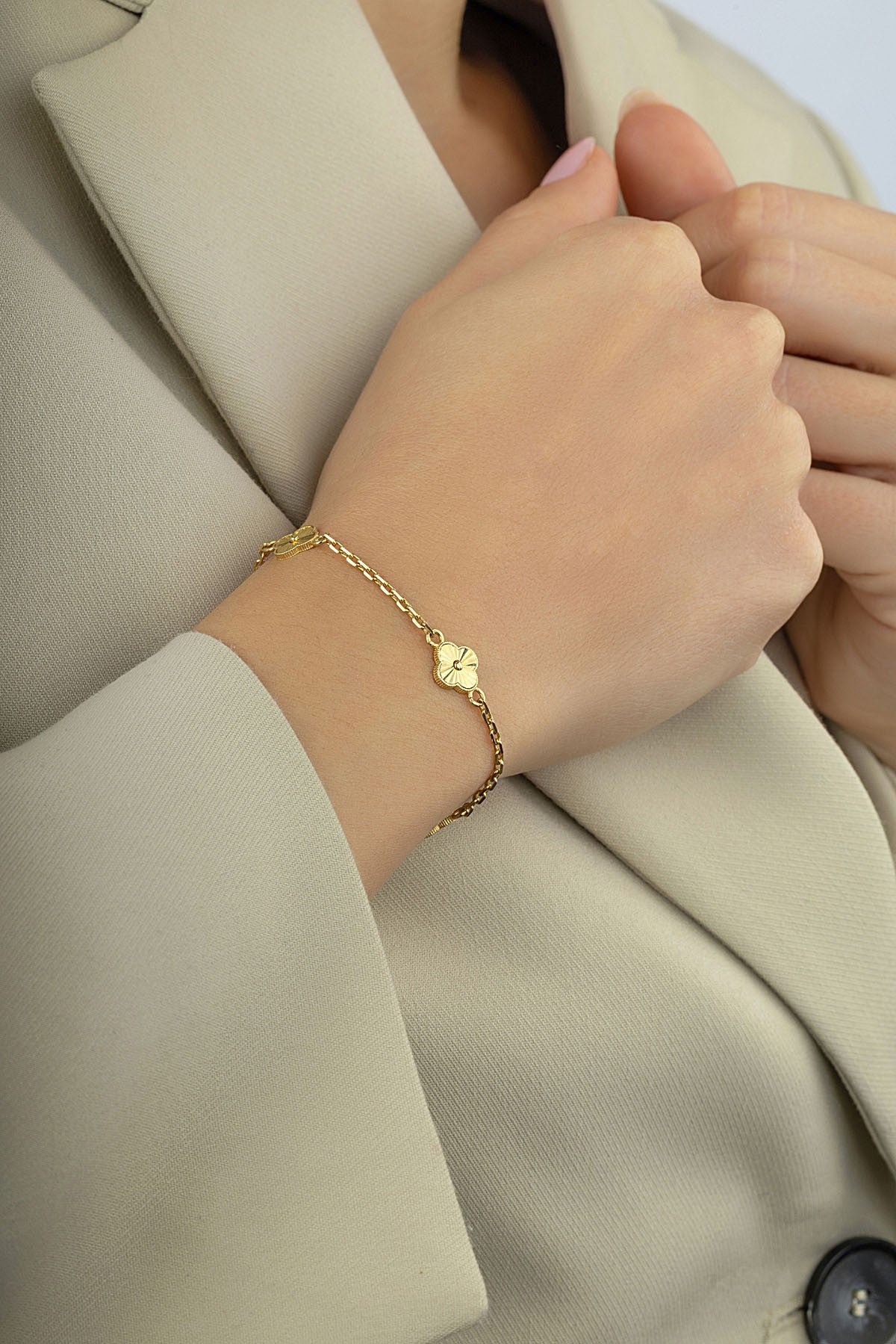 14K Clover Minimalist Gold Bracelet