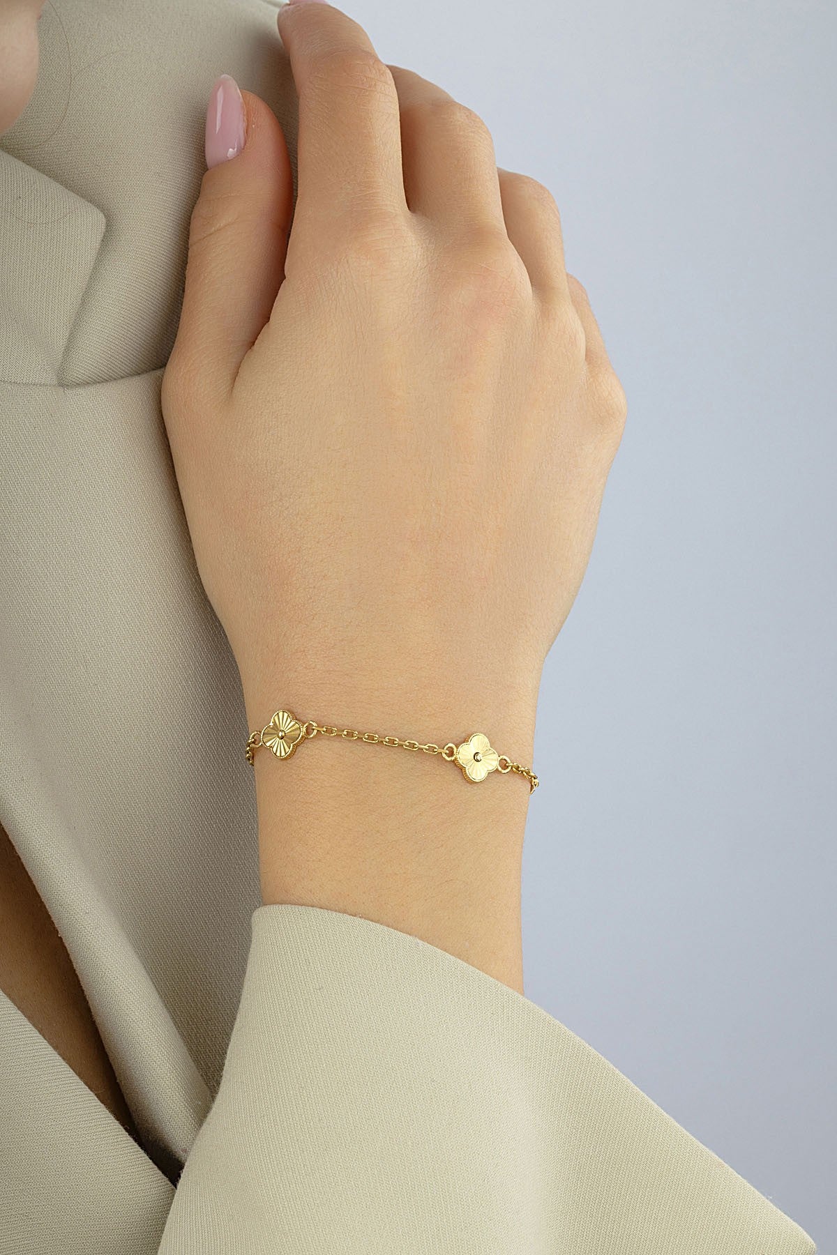 14K Clover Minimalist Gold Bracelet