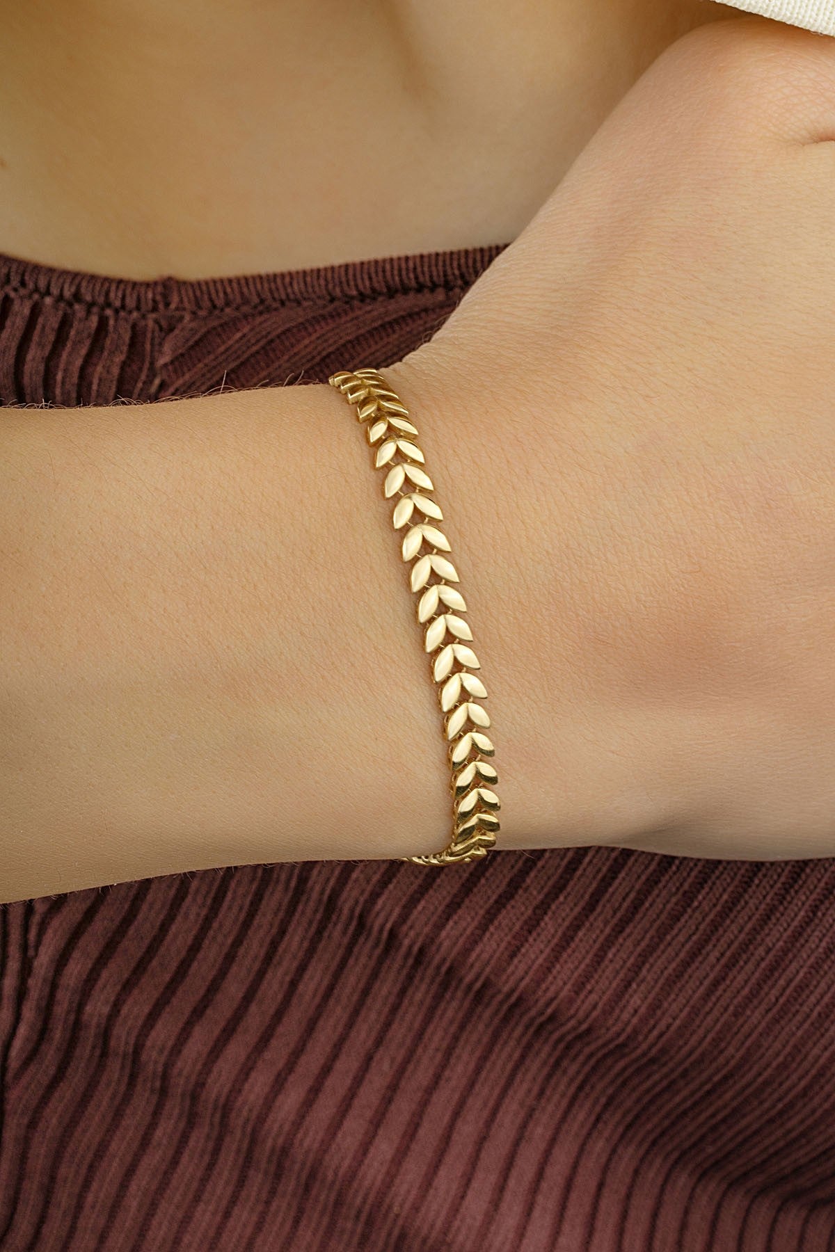 14K Leaf Patterned Chain Bracelet