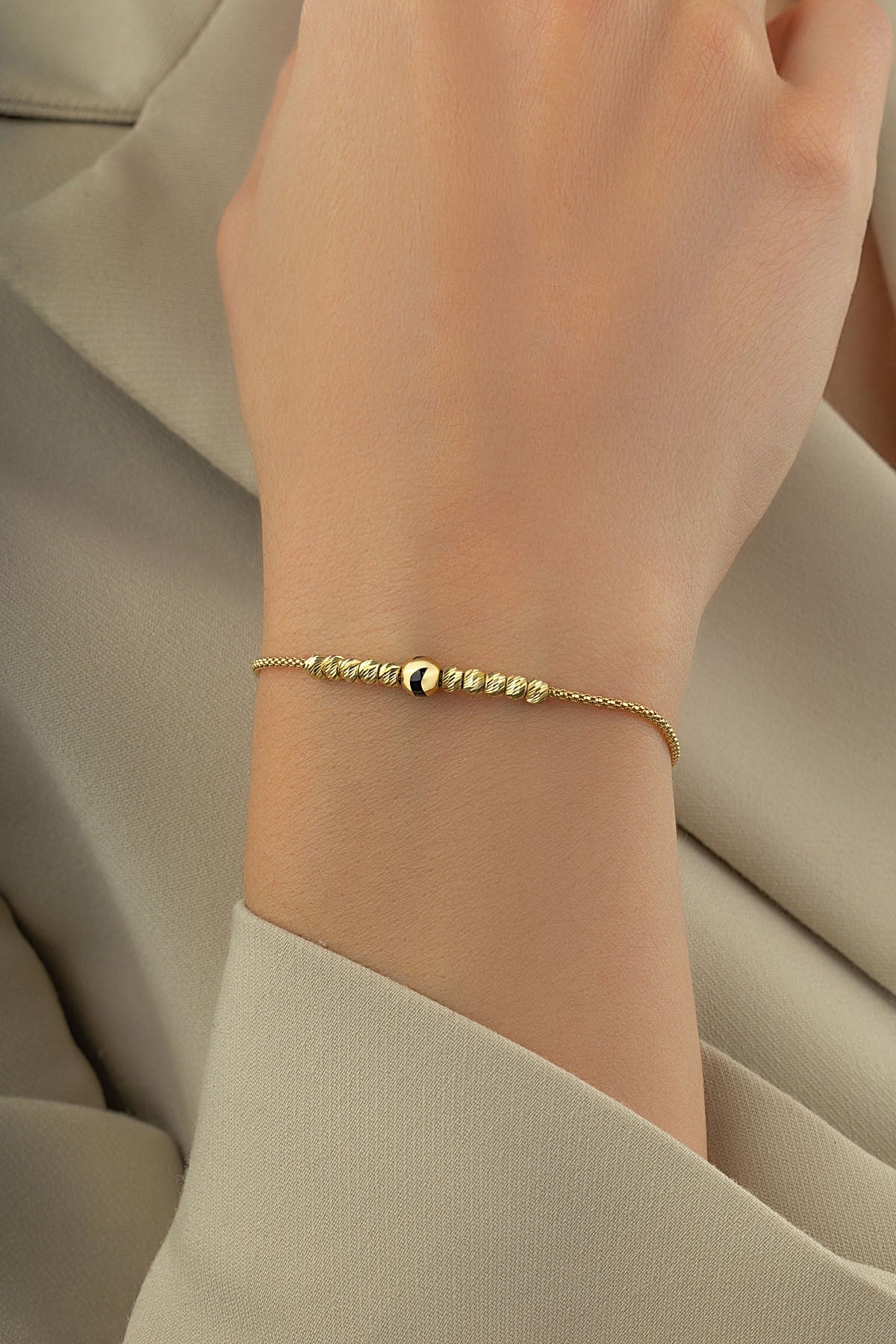 14K Black Striped Bead Gold Bracelet