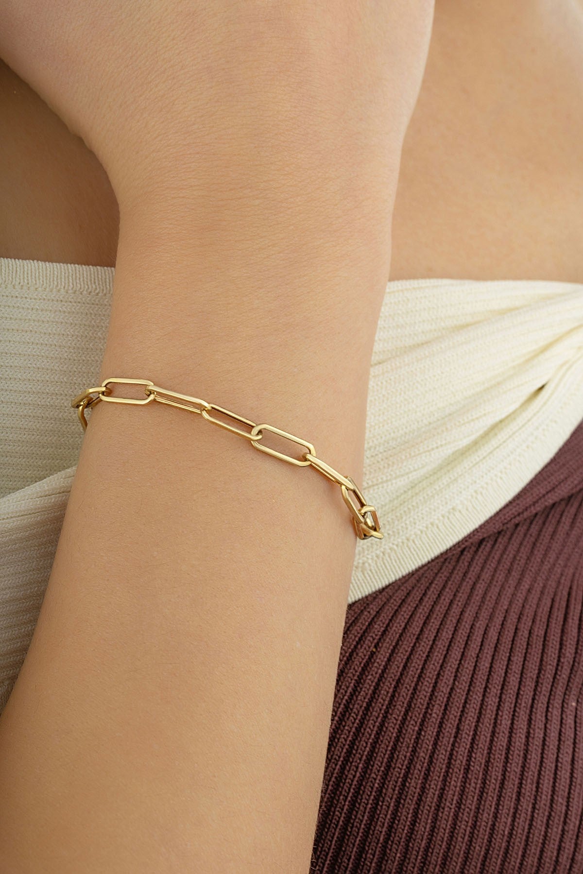 14K Gold Paperclip Bracelet Secondary image