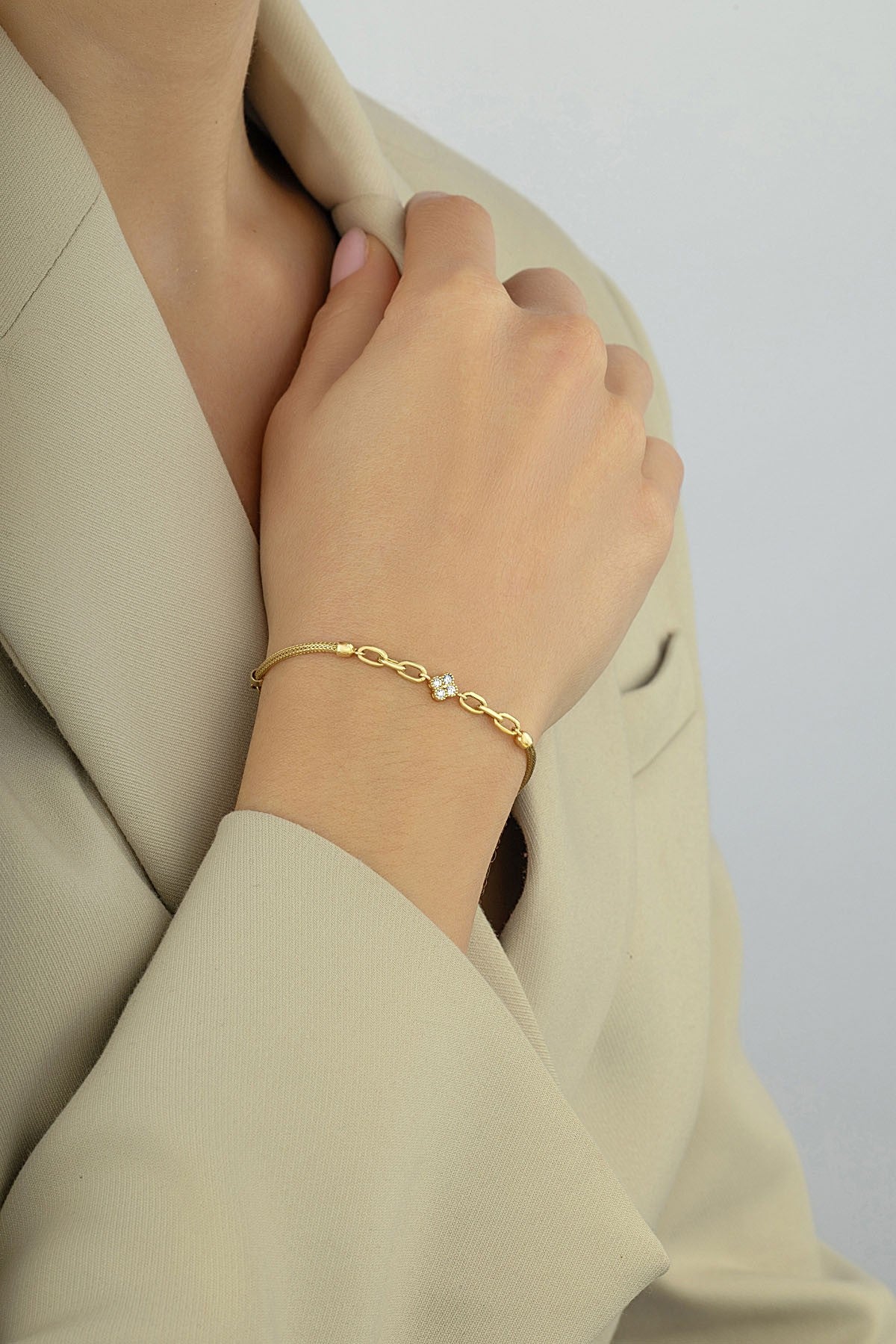 14K White Black Reversible Floral Gold Bracelet