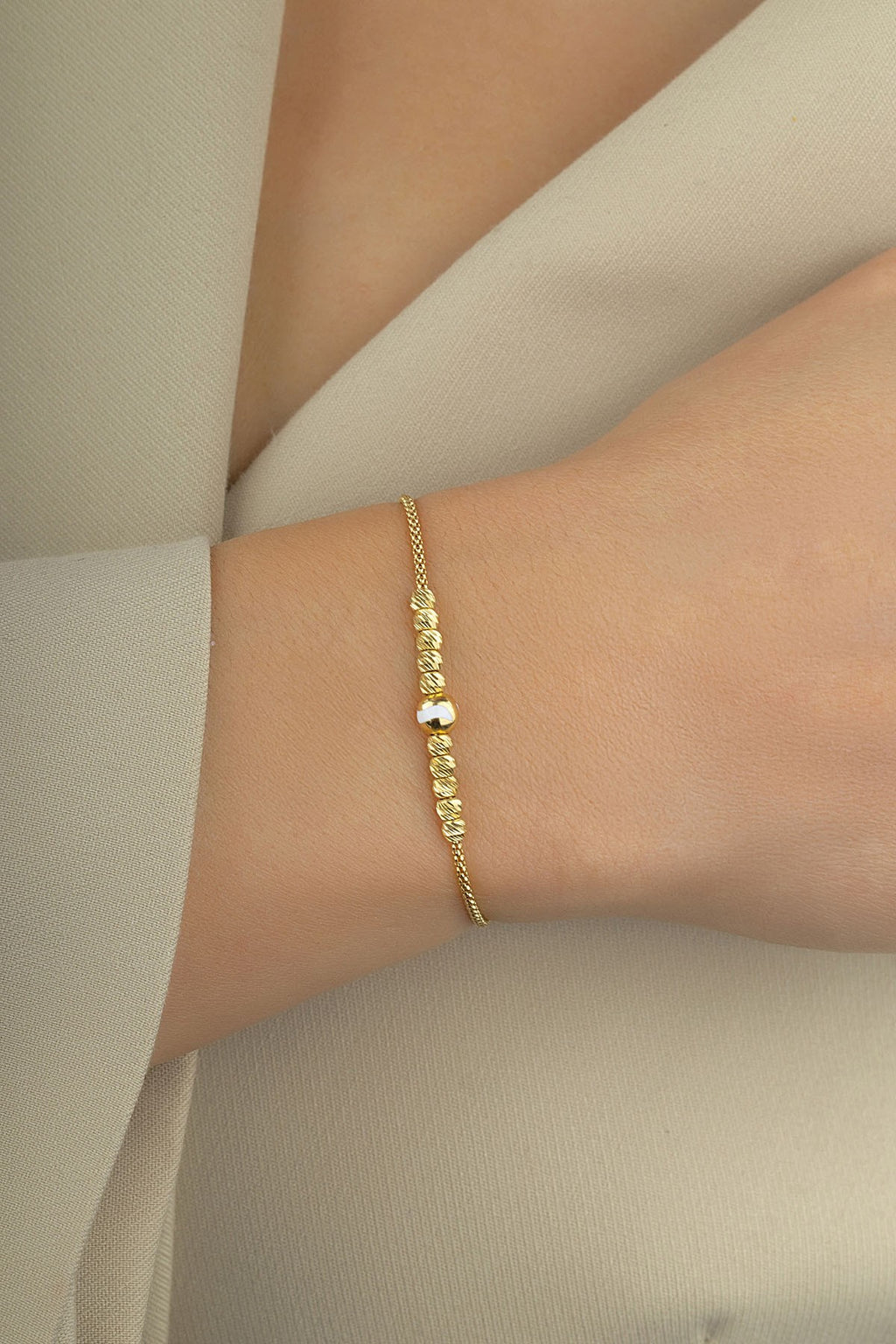 14K White Stripe Bead Gold Bracelet