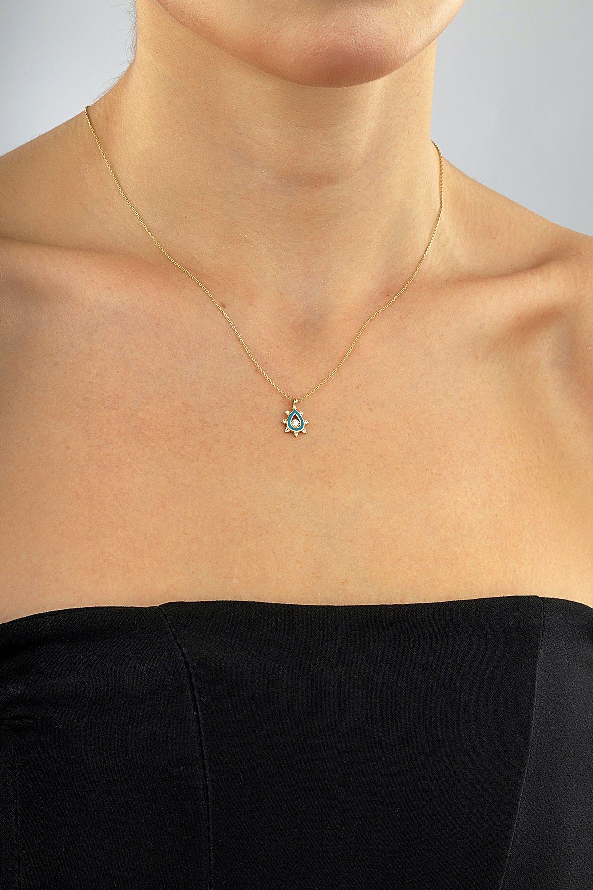 14K Stone-Set Enamel Gold Necklace Secondary image