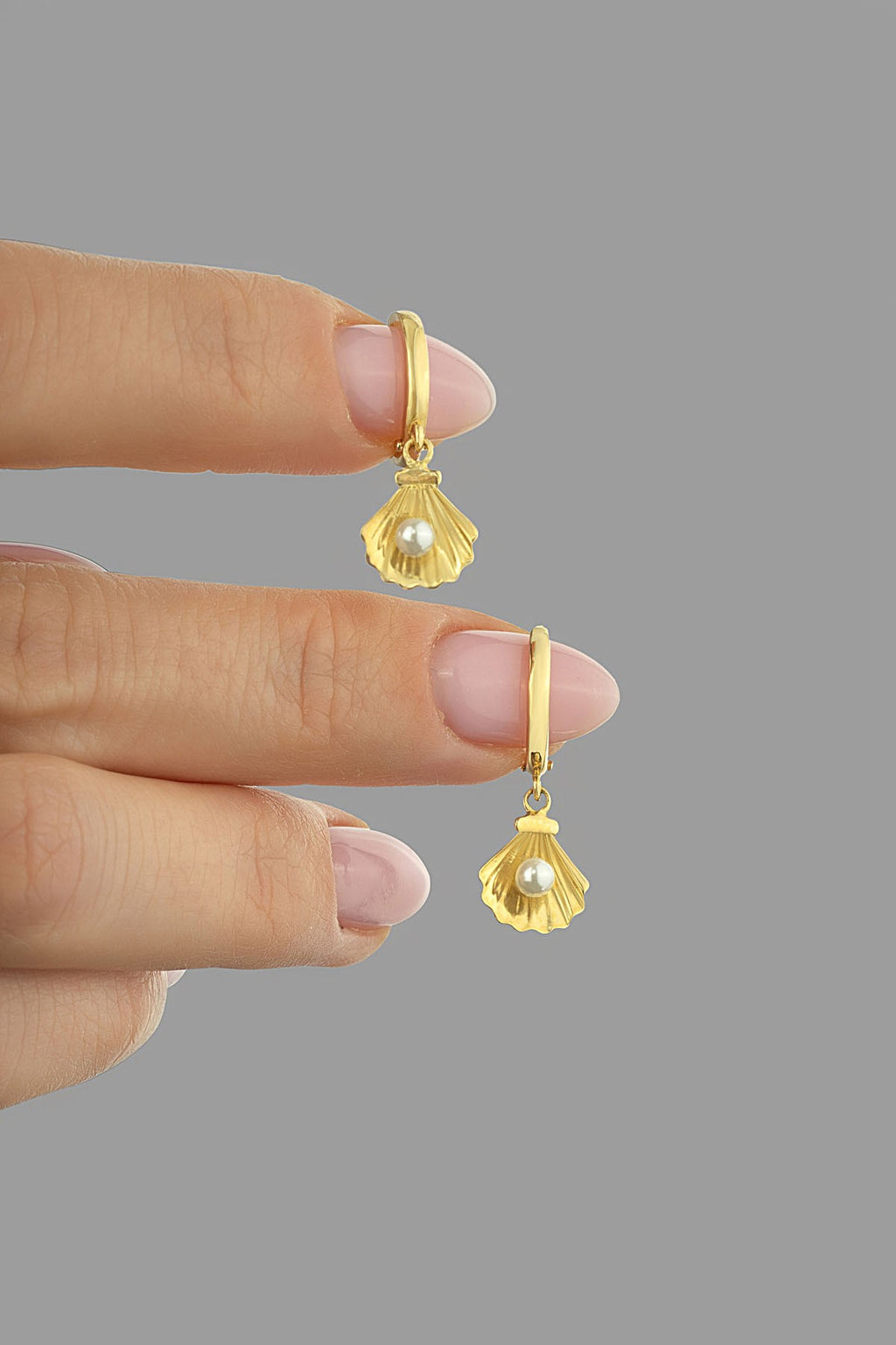 Oyster Pearl Gold Earrings