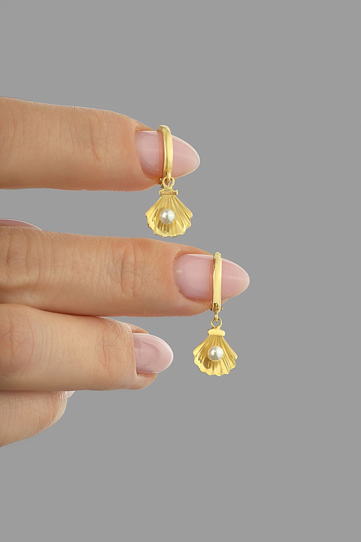 Oyster Pearl Gold Earrings