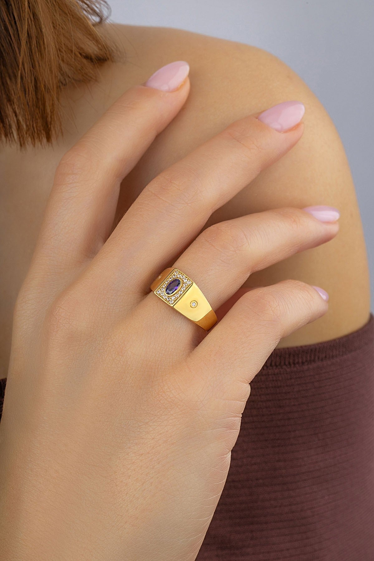 Purple Stone-Set Oriental Gold Ring