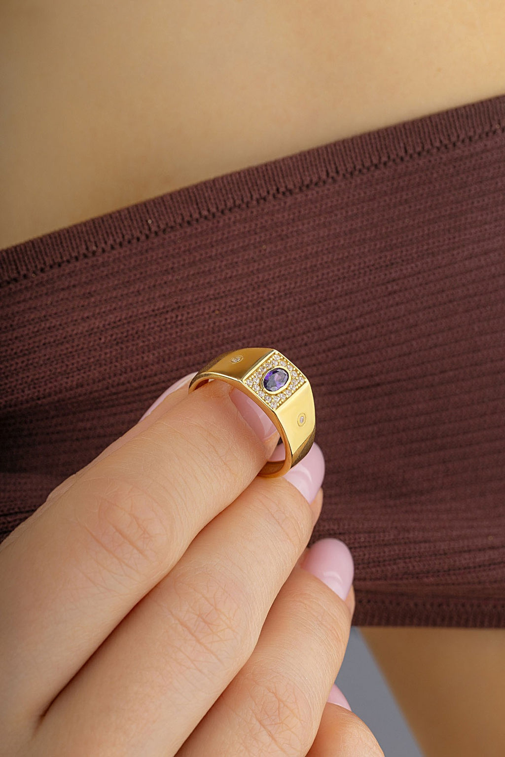Purple Stone-Set Oriental Gold Ring