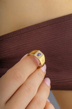 Purple Stone-Set Oriental Gold Ring