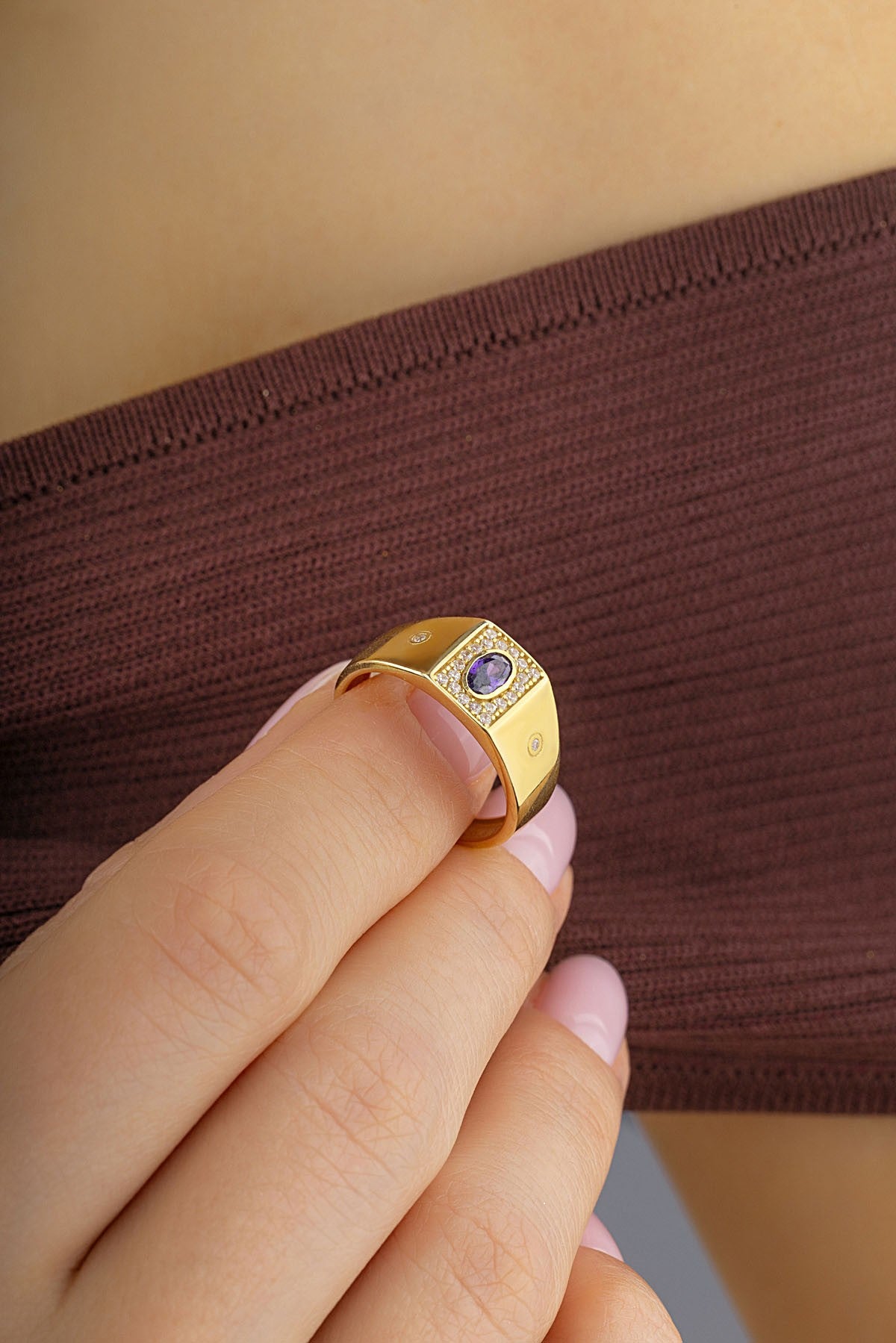 Purple Stone-Set Oriental Gold Ring