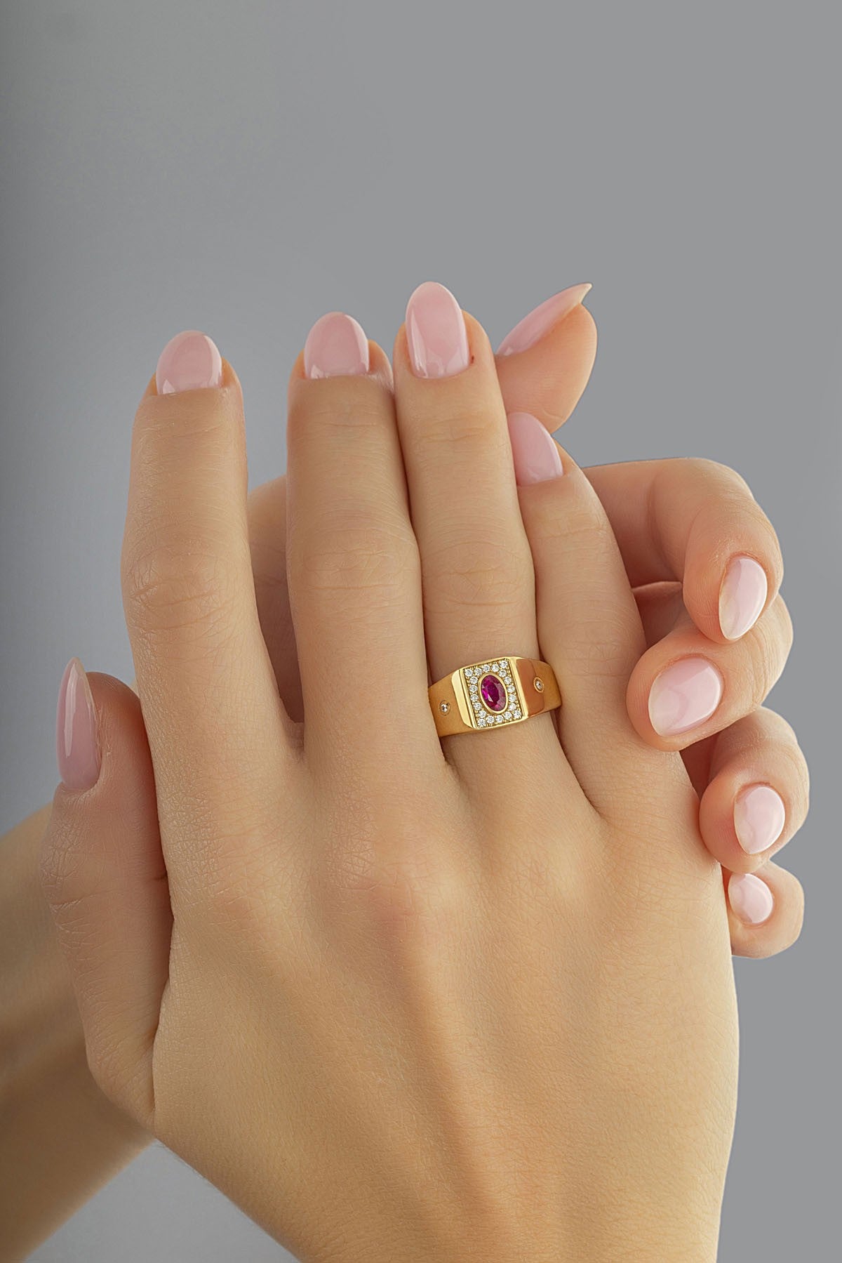 Red Stone-Set Oriental Gold Ring