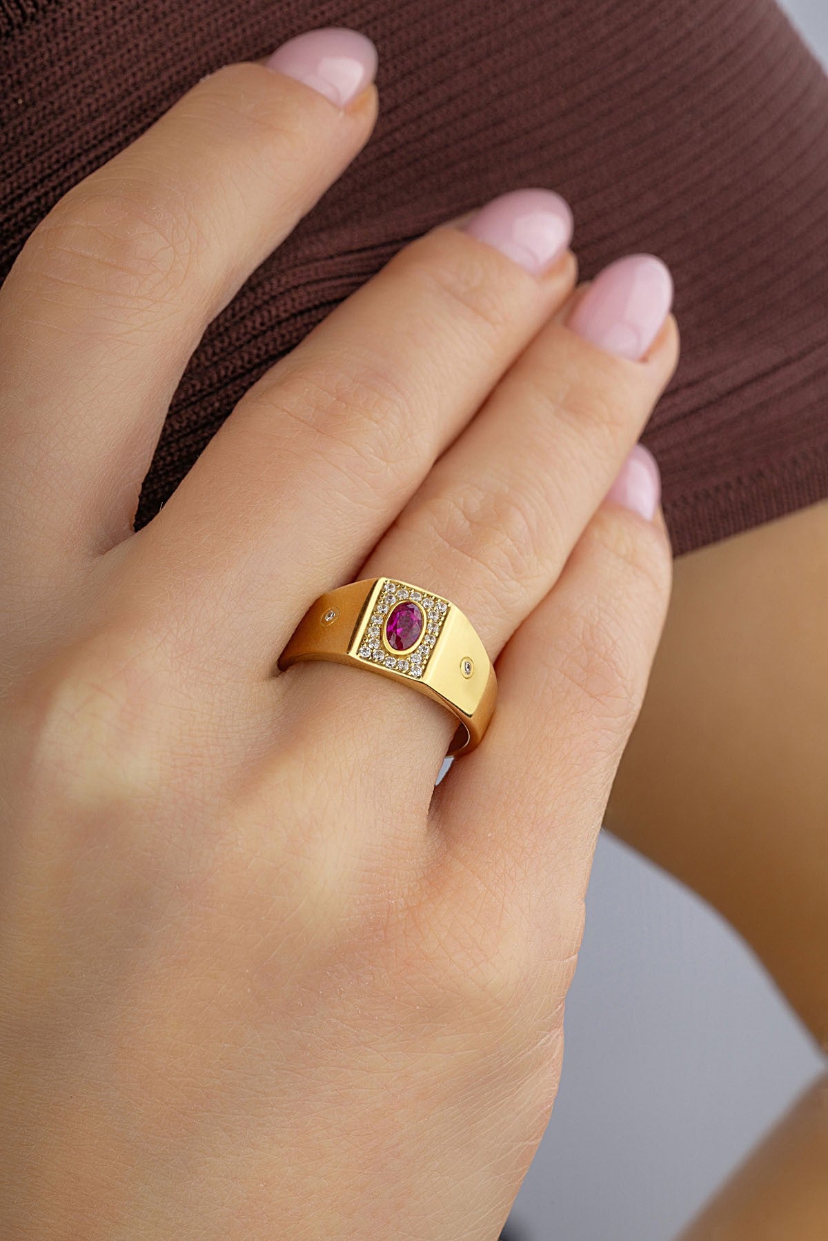 Red Stone-Set Oriental Gold Ring