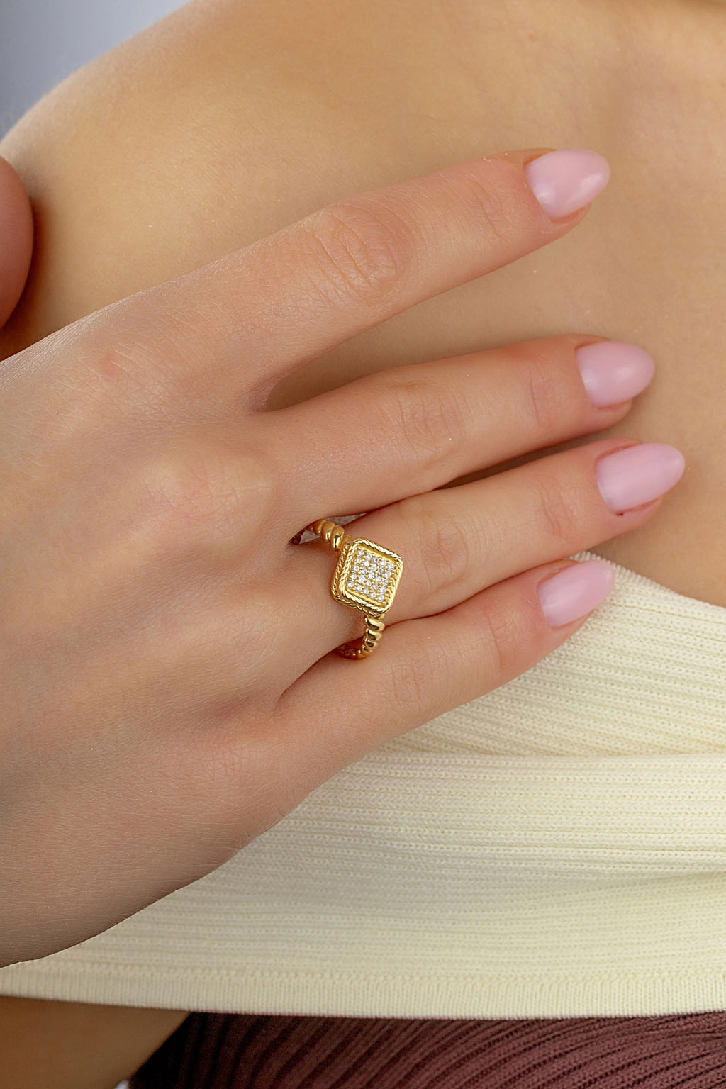 Rectangular Inner Stone-Set Gold Ring