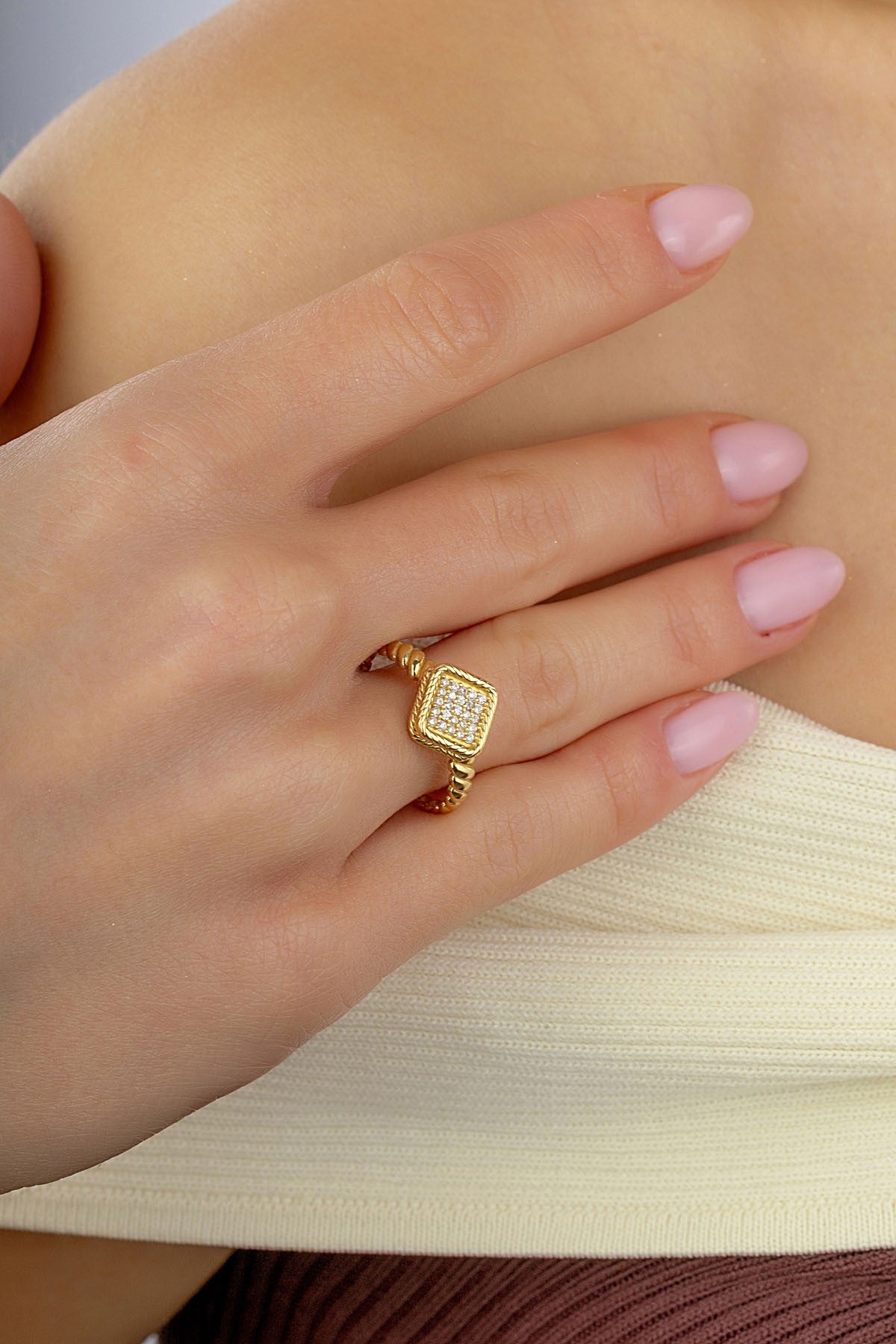 Rectangular Inner Stone-Set Gold Ring