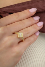 Rectangular Inner Stone-Set Gold Ring