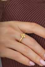 Center Stone-Set Clover Gold Ring