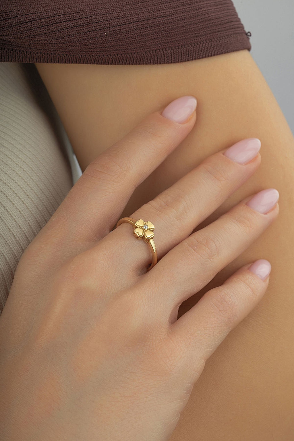 Center Stone-Set Clover Gold Ring