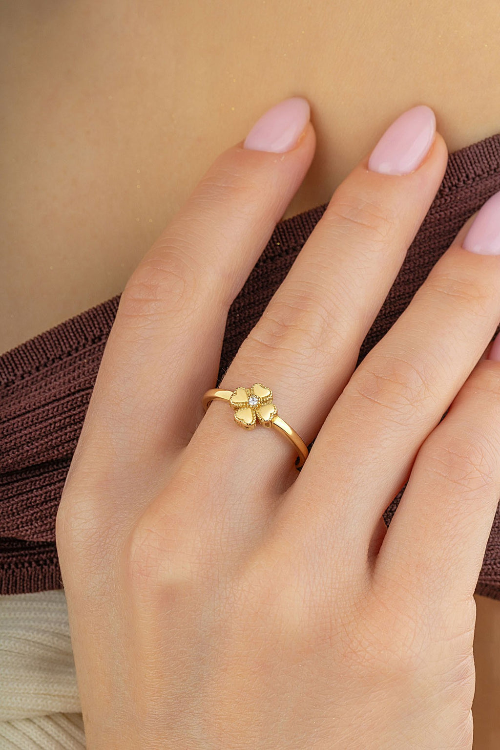 Center Stone-Set Clover Gold Ring