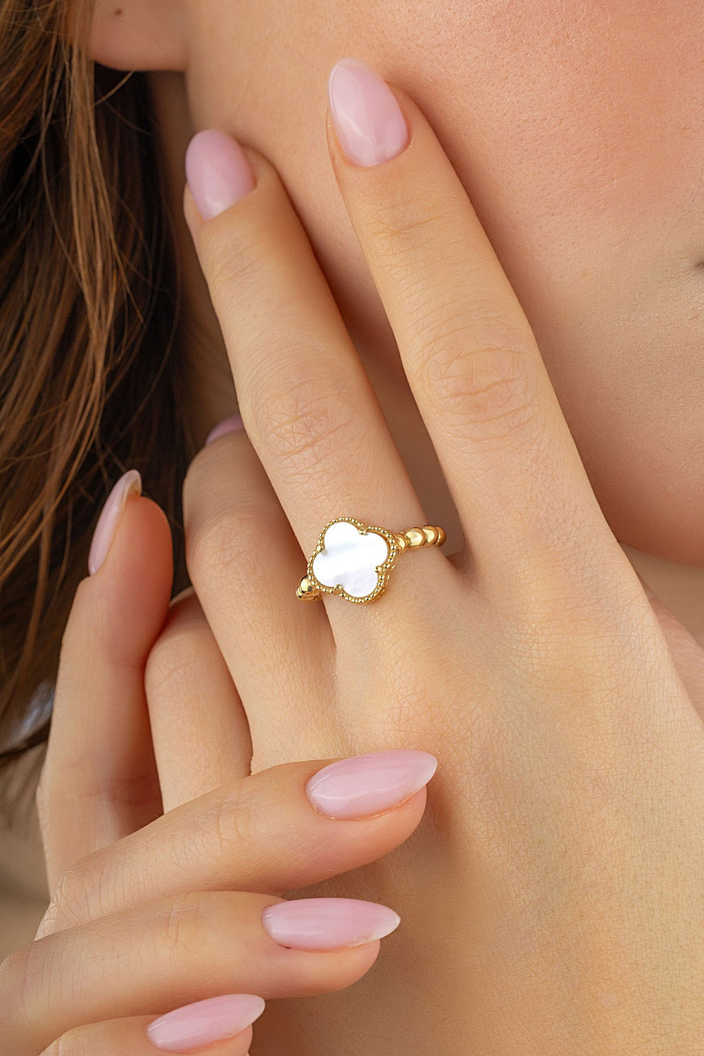 White Reflective Clover Gold Ring